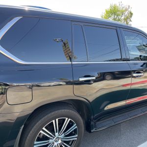 LEXUS LX 570 THREE-ROW - 9