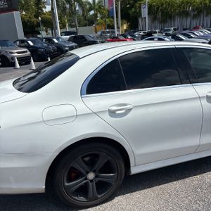 MERCEDES-BENZ E-CLASS - 9