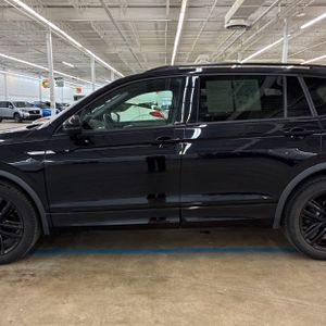 VOLKSWAGEN TIGUAN SE R-LINE BLACK - 4