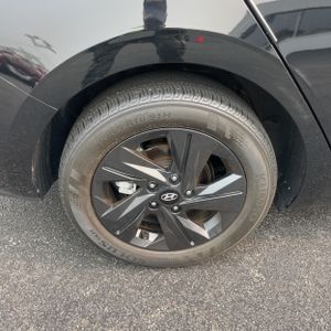2023 Hyundai ELANTRA SEL — миниатюра 19