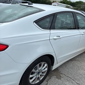 FORD FUSION S - 9