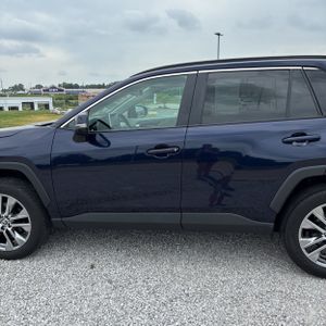 2023 Toyota RAV4 XLE PREMIUM photo 4
