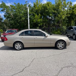MERCEDES-BENZ E-CLASS - 10