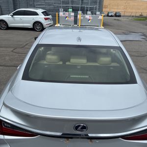 صورة مصغرة 16 لـ 2019 Lexus ES 300H BASE