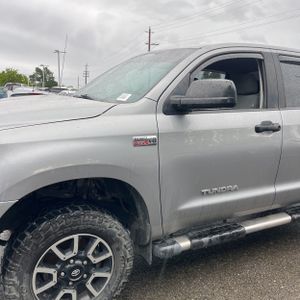 TOYOTA TUNDRA - 2