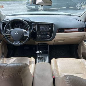 2015 Mitsubishi OUTLANDER SE thumbnail 37