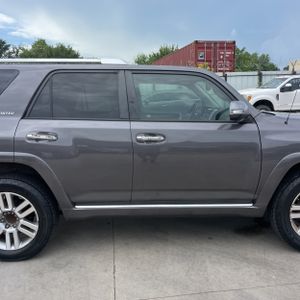 2011 Toyota 4RUNNER LIMITED — миниатюра 11