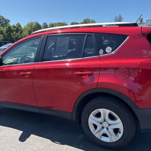 2015 Toyota RAV4 LE — фото 6