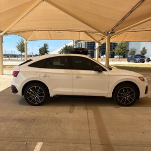 صورة 10 لـ 2022 AUDI SQ5 SPORTBACK PREMIUM PLUS