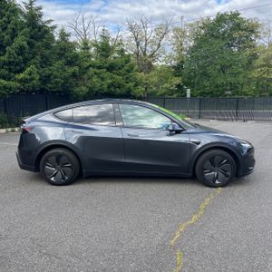 TESLA MODEL Y LONG RANGE - 9