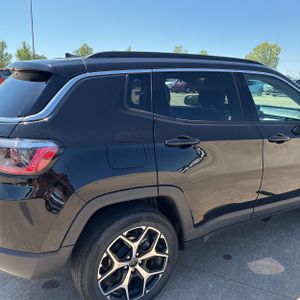 JEEP COMPASS LIMITED 4X4 - 9