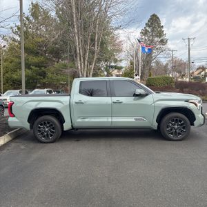 Toyota Tundra Platinum HV - 10