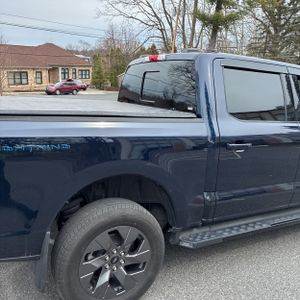 FORD F-150 LIGHTNING LARIAT - 9