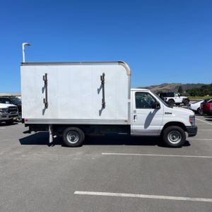 FORD E-350 CUTAWAY - 10