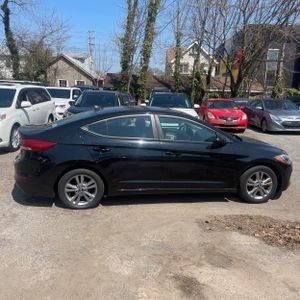 HYUNDAI ELANTRA SE - 10