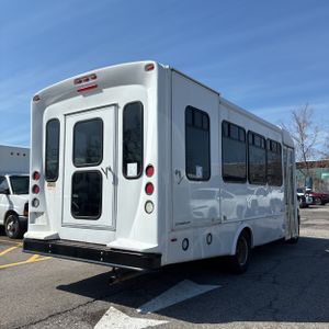 FORD E-350 CUTAWAY - 8