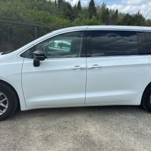 CHRYSLER PACIFICA TOURING L - 4