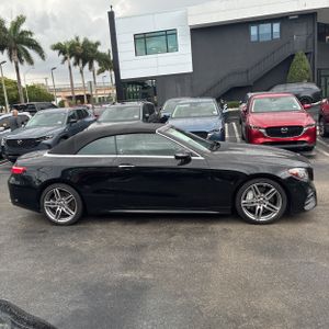 MERCEDES-BENZ E-CLASS - 10