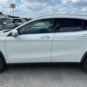 MERCEDES-BENZ GLA - 4