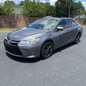 2015 Toyota CAMRY SE photo 1