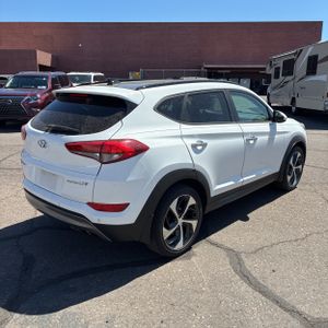 HYUNDAI TUCSON LIMITED - 8