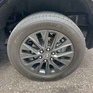 صورة 18 لـ 2024 Lexus GX 550 PREMIUM