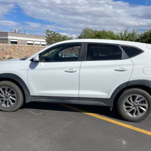 HYUNDAI TUCSON SE - 4