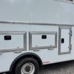FORD E-350 CUTAWAY - 9