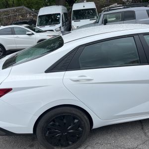 صورة 9 لـ 2025 Hyundai ELANTRA SEL SPORT