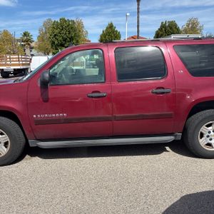 CHEVROLET SUBURBAN LS - 4