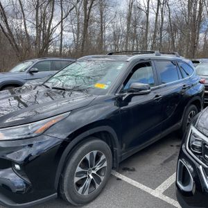 Toyota Highlander XLE - 3