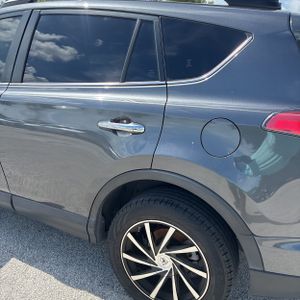 2018 Toyota RAV4 LIMITED — фото 6