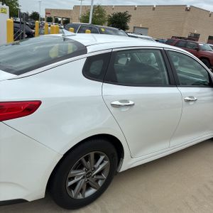 KIA OPTIMA LX - 9