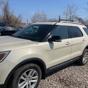 FORD EXPLORER XLT - 2