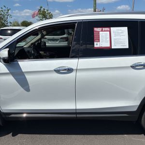 HONDA PILOT TOURING W/REAR CAPTAIN'S CHAIRS - 4