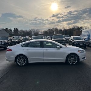 FORD FUSION SE - 10