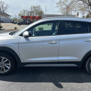 HYUNDAI TUCSON SEL PLUS - 4