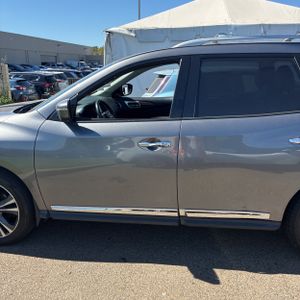2017 Nissan PATHFINDER PLATINUM 照片 4