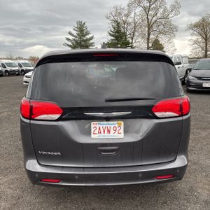 CHRYSLER VOYAGER LX - 7