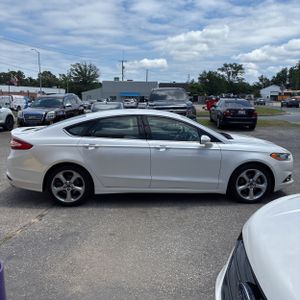 FORD FUSION SE - 10