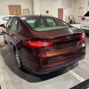 FORD FUSION SE - 4
