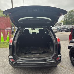 2017 Toyota RAV4 LE — фото 42