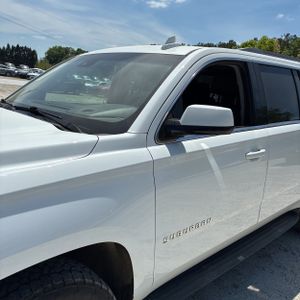 CHEVROLET SUBURBAN LT - 2