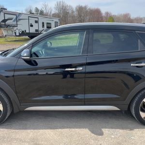 HYUNDAI TUCSON LIMITED - 4