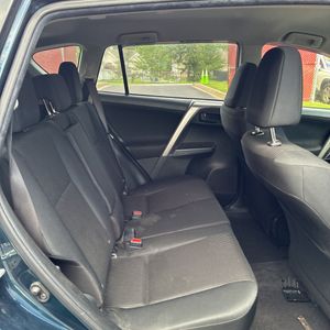 2018 Toyota RAV4 LE — фото 35