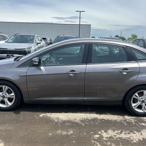 FORD FOCUS SE - 4