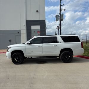 CHEVROLET SUBURBAN LT - 3