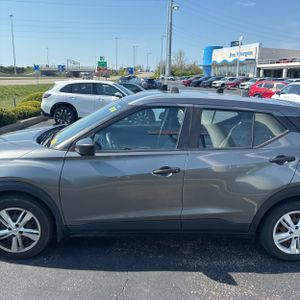 NISSAN KICKS S - 4