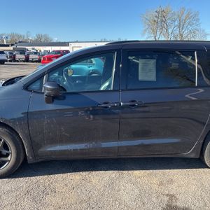 CHRYSLER PACIFICA TOURING L - 4