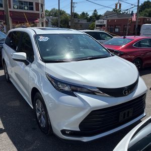 صورة 9 لـ 2026 Toyota SIENNA XLE 8-PASSENGER